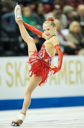 女子3位に入ったラディオノワの演技、スケート・アメリカ