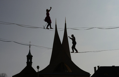【今日の1枚】心のバランス 綱渡りアーティストも応援