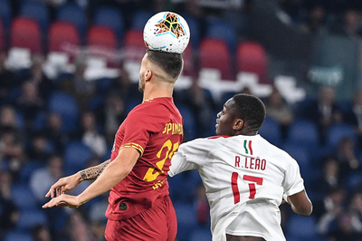 【今日の1枚】ボールが変形、ヘディングの衝撃