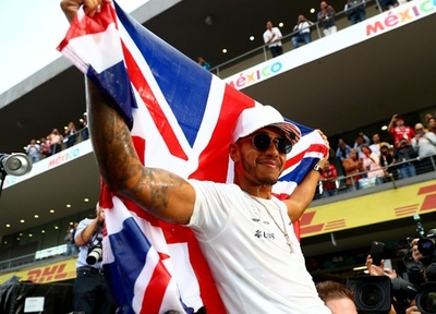 ハミルトンは「最も偉大なドライバーの一人」、F1元王者ヒル氏が称賛