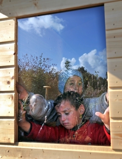 仏政府、ロマ人送還問題で是正を約束 法的措置回避