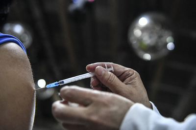 モデルナ製ワクチン、18歳以上に追加接種へ EUが承認