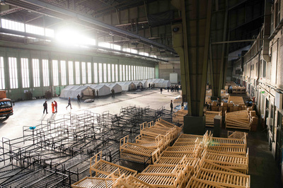 ナチスの空港跡、難民たちの収容施設に 独ベルリン