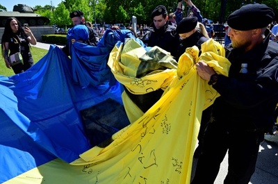 独警察による国旗押収をウクライナ非難 ベルリンでの式典で騒動