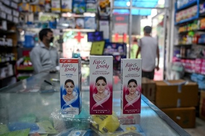 白い肌は美と富の象徴…浅黒い肌への偏見に立ち向かうインド