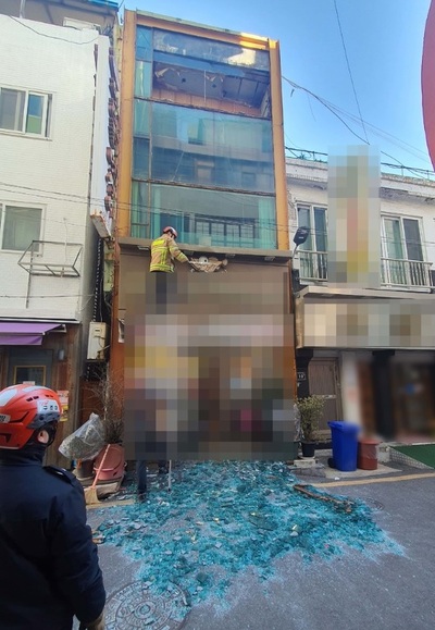 寒波・強風の韓国・釜山、信号倒壊、水道管破裂など被害相次ぐ