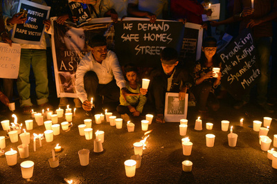 インド８歳女児集団レイプ殺人、被害者の実名報じた報道各社に罰金命令