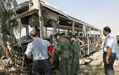 パキスタンで空軍の移動バスに自爆攻撃、8人死亡