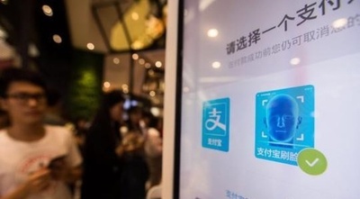 支払いは笑顔で　杭州のKFCが導入した「顔認証決済」