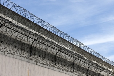 警備最高レベルの刑務所で受刑者が狙撃され死亡、モンテネグロ