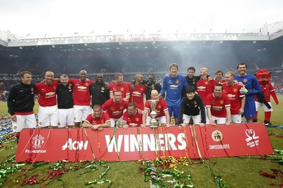 マンUとバイエルンのレジェンドが慈善試合