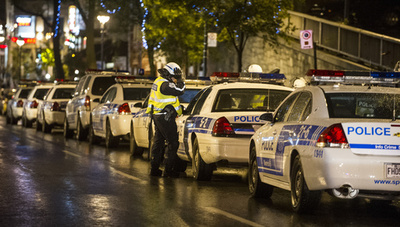 飲酒運転で拘束の男、パトカー盗み逃走 カナダ