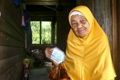 妻108歳、夫38歳と同居再開 マレーシア