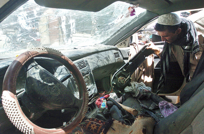 前日に続く自爆攻撃、市民10以上死亡 - アフガニスタン