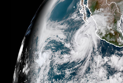 火山噴火のハワイ、カテゴリー4のハリケーンが接近 「危険な高波」警戒