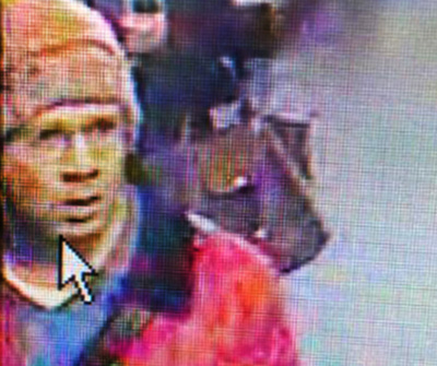 仏警察、パリ連続発砲事件の容疑者を拘束