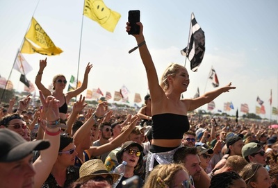 英野外音楽祭「グラストンベリー」、BABYMETALも初出演