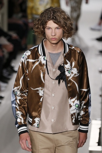 「ヴァレンティノ」16年春夏メンズ