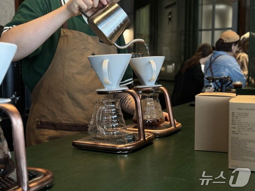 スターバックスの新店舗「リザーブ光化門」(c)news1