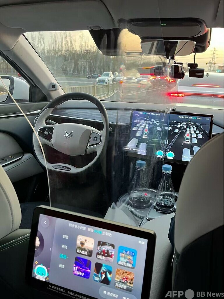中国で「無人タクシー」試乗が新トレンドに