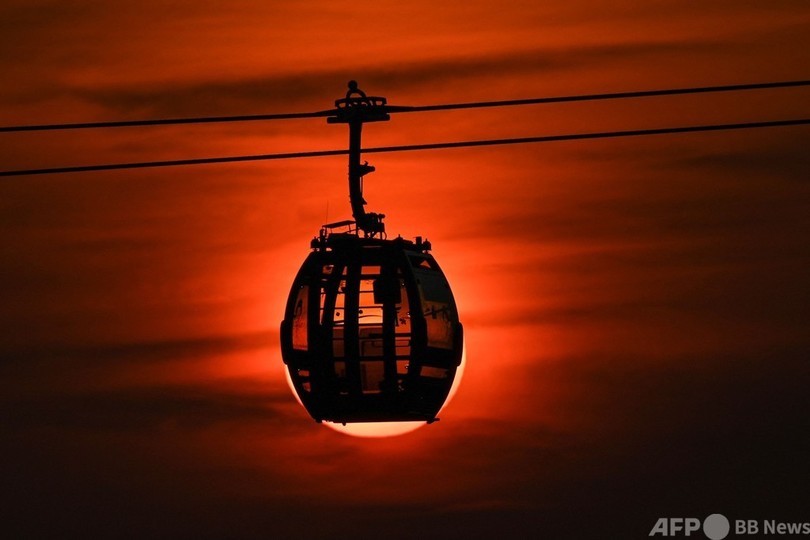 今日の1枚 夕焼け空を行き交うケーブルカー シンガポール 写真2枚 国際ニュース Afpbb News