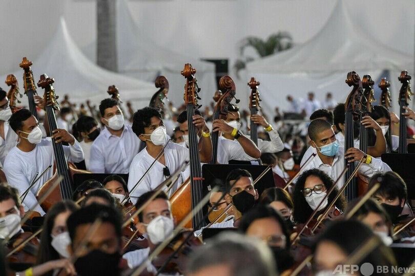 「世界最大のオーケストラ」 1万2000人がギネス挑戦 ベネズエラ