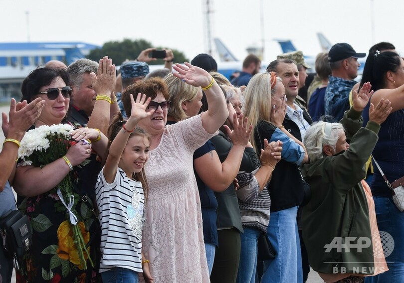 ロシアとウクライナが拘束者交換、緊張緩和への「第一歩」