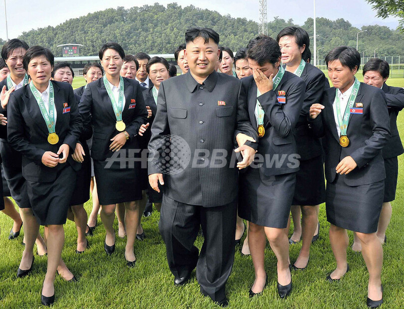 金第1書記の訪問に涙 東アジア杯優勝の北朝鮮女子サッカー代表 写真9枚 国際ニュース Afpbb News