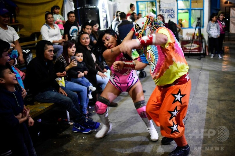 リングの上で「男女対決」、ルチャリブレの女性レスラー メキシコ