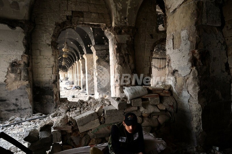 ウマイヤド・モスクの塔、戦闘で崩壊 シリア北部アレッポ