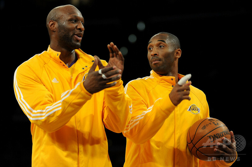 コービー、意識不明の元同僚オドムの元に駆けつける