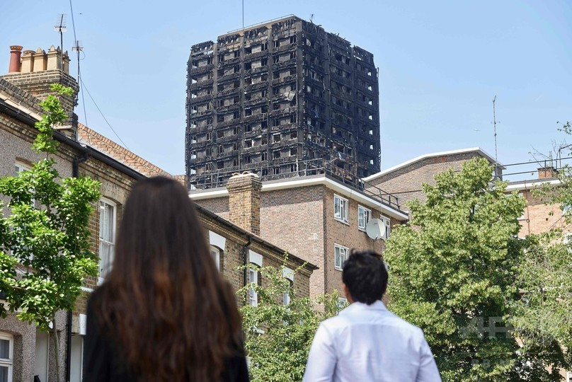 英高層住宅火災、「識別可能な最後の遺体」を収容 英高層住宅火災、「識別可能な最後の遺体」を収容