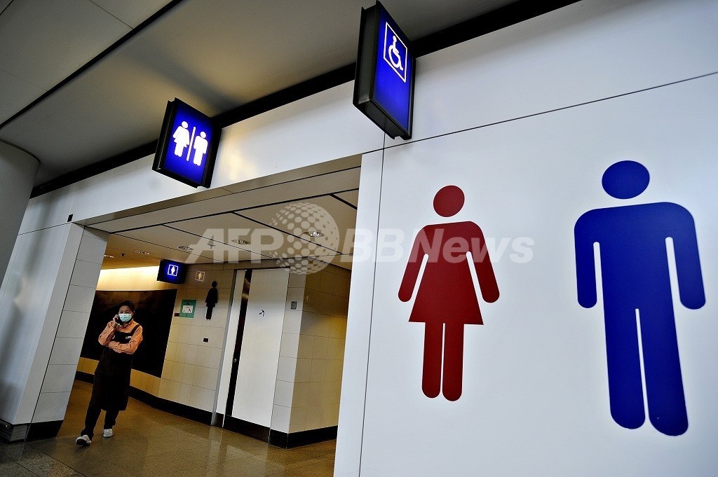 中国でも「オキュパイ」運動?女子大生ら男性トイレを占拠 中国でも「オキュパイ」運動?女子大生ら男性トイレを占拠