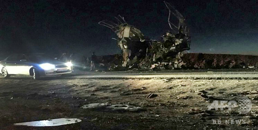 イラン革命防衛隊バスに自爆攻撃、27人死亡 イラン革命防衛隊バスに自爆攻撃、27人死亡