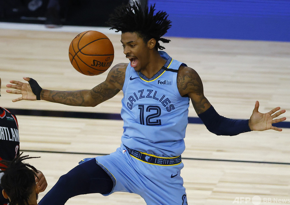 Nba新人王のモラントが足首捻挫 車いすでコート去る 写真1枚 国際ニュース Afpbb News Nba新人王のモラントが足首捻挫 車いすでコート去る 写真1枚 国際ニュース Afpbb News