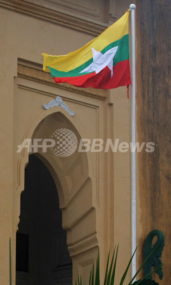 ミャンマー軍政、国旗を変更 写真4枚 国際ニュース：AFPBB News