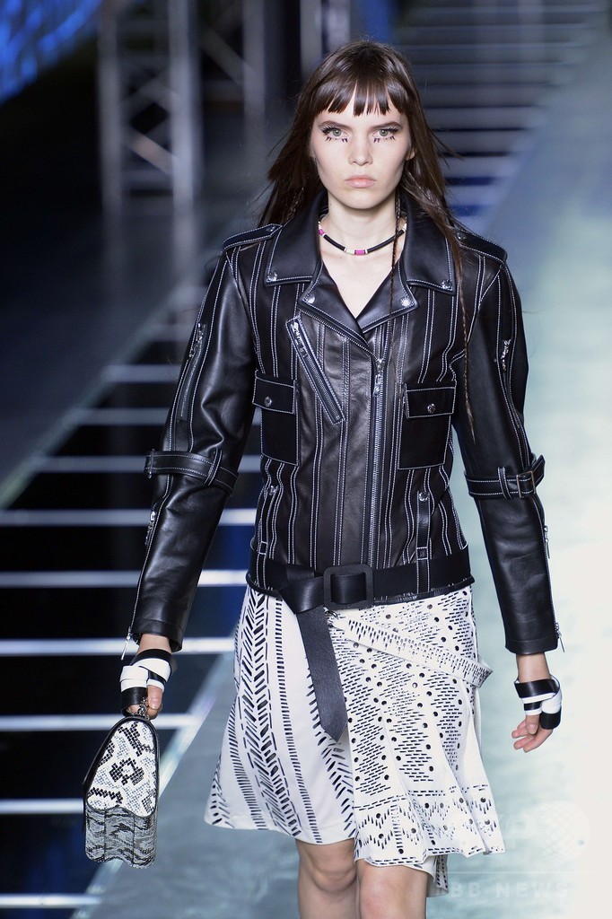 「ルイ・ヴィトン」16年春夏コレクション