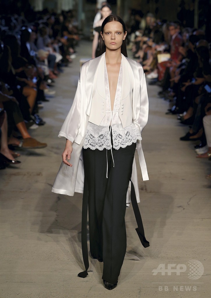 「ジバンシィ」16年春夏コレクション