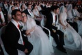 韓国・ソウル（Seoul）の加平（Gapyeong）で行われた統一教会（Unification Church）の合同結婚式に参加した新郎新婦たち（2014年2月12日撮影）。(c)AFP/Ed Jones