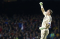 サッカー欧州チャンピオンズリーグ（UEFA Champions League 2012-13）は1日、準決勝第2戦が行われ、バイエルン・ミュンヘン（Bayern Munich）が3-0でFCバルセロナ（FC Barcelona）に勝利し、2試合合計スコア7-0で4年間で3度目となる決勝に進出した。

チームの先制点に歓喜するバイエルン・ミュンヘンのマヌエル・ノイアー（Manuel Neuer、2013年5月1日撮影）。(c)AFP/QUIQUE GARCIA