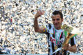 11-12イタリア・セリエA最終第38節、ユベントス（Juventus）対アタランタ（Atalanta）。試合後に行われたセレモニーでトロフィーを手にするユベントスのアレッサンドロ・デル・ピエロ（Alessandro Del Piero、2012年5月13日撮影）。(c)AFP/OLIVIER MORIN