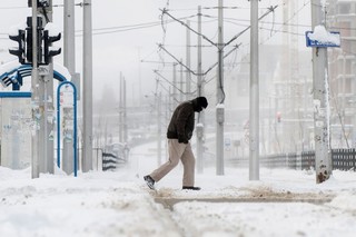 「急行列車を先に通します」に激怒、普通列車の乗客ら線路を占拠 「急行列車を先に通します」に激怒、普通列車の乗客ら線路を占拠