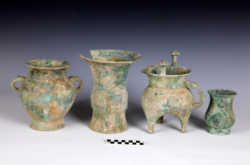 時代物　青銅器　 出土　副葬品　アンティーク　詳細不明 辛店遺跡から商末の青銅製礼器が出土 河南省安陽市 写真9枚 国際