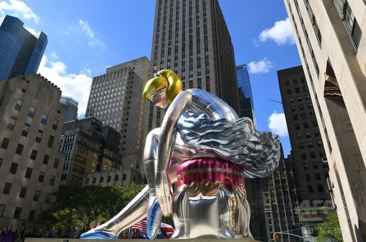 ロックフェラーセンターに巨大バレリーナ、J・クーンズ氏作品 写真15枚