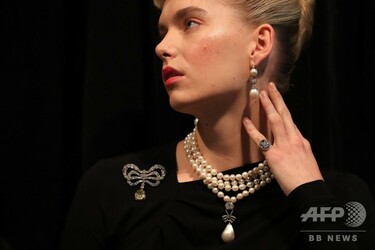 200年秘蔵だったマリー・アントワネットの宝飾品、競売を前に公開 写真