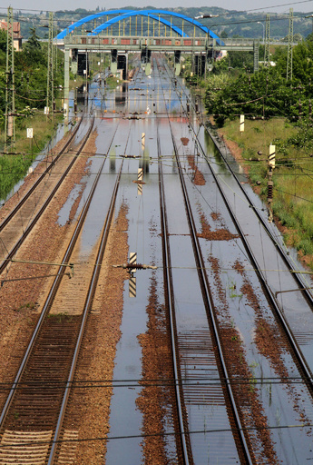 欧州中部の洪水、死者18人に　ドイツとハンガリーで住民の避難続く