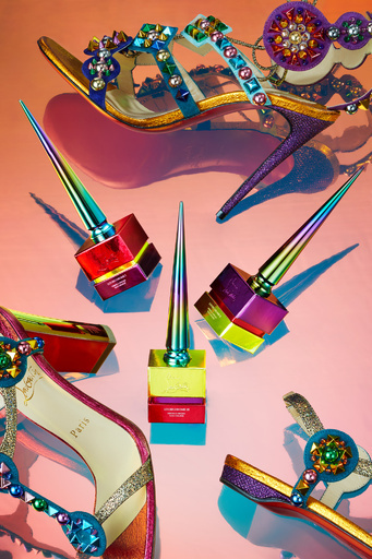 「クリスチャン ルブタン」限定のネイルカラー“ルビクローム”