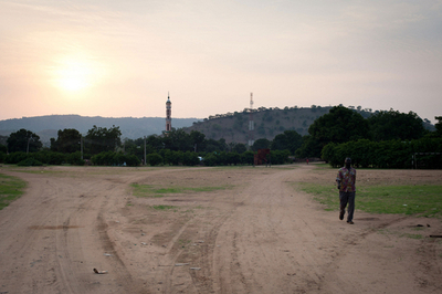 南北が包括協定に署名、係争地の和平に向け スーダン