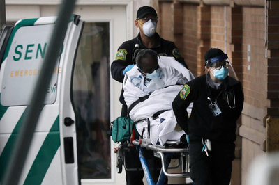 米の新型コロナ死者数、ベトナム戦争の米国人犠牲者数超える