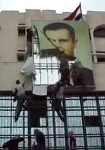 シリア、デモ参加者3人死亡 治安部隊が発砲禁止令を無視か